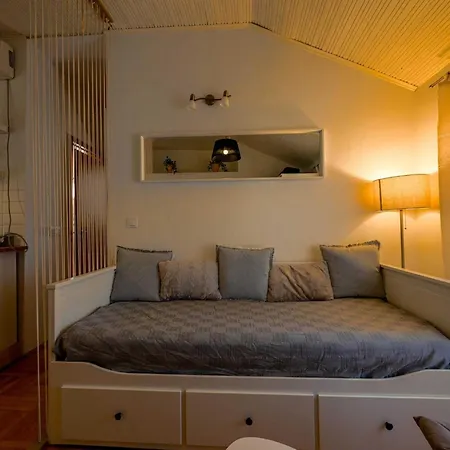 Snug And Stylish Downtown Ρόβινι